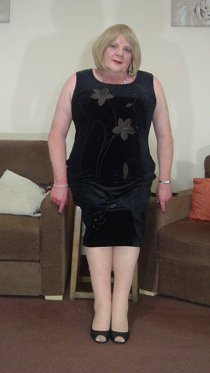 Knees Together Crossdresser Heaven