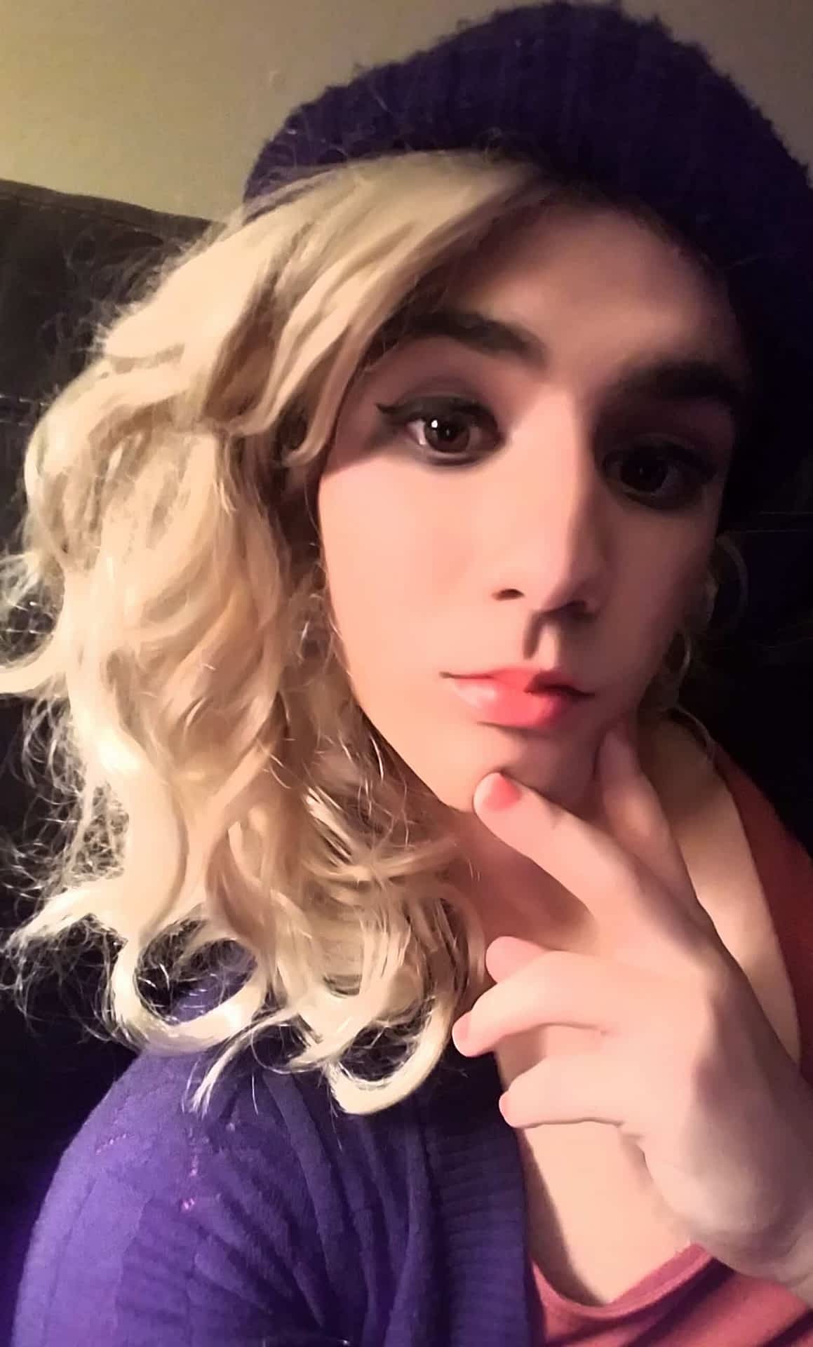 Brenna with curls – Crossdresser Heaven