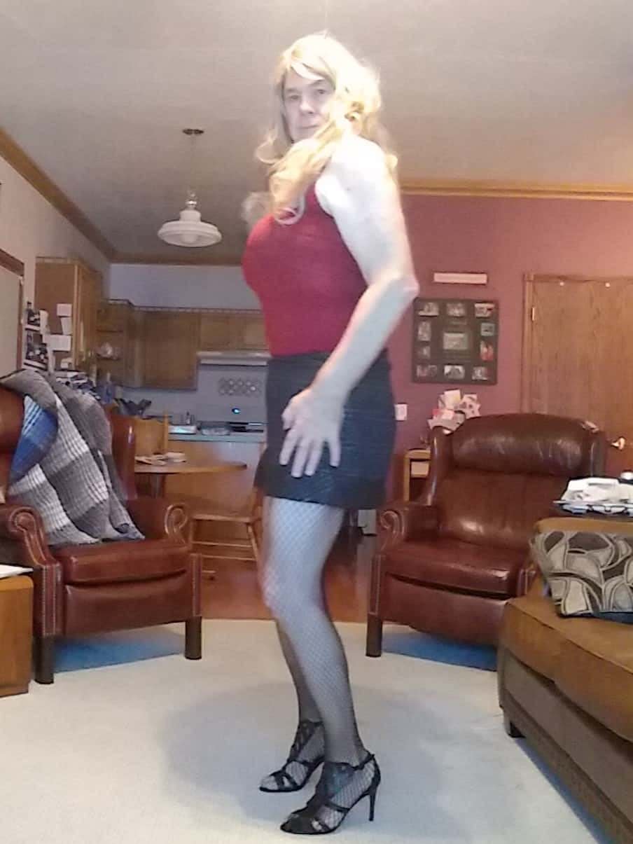 Kim In A New Sparkly Skirt Crossdresser Heaven 