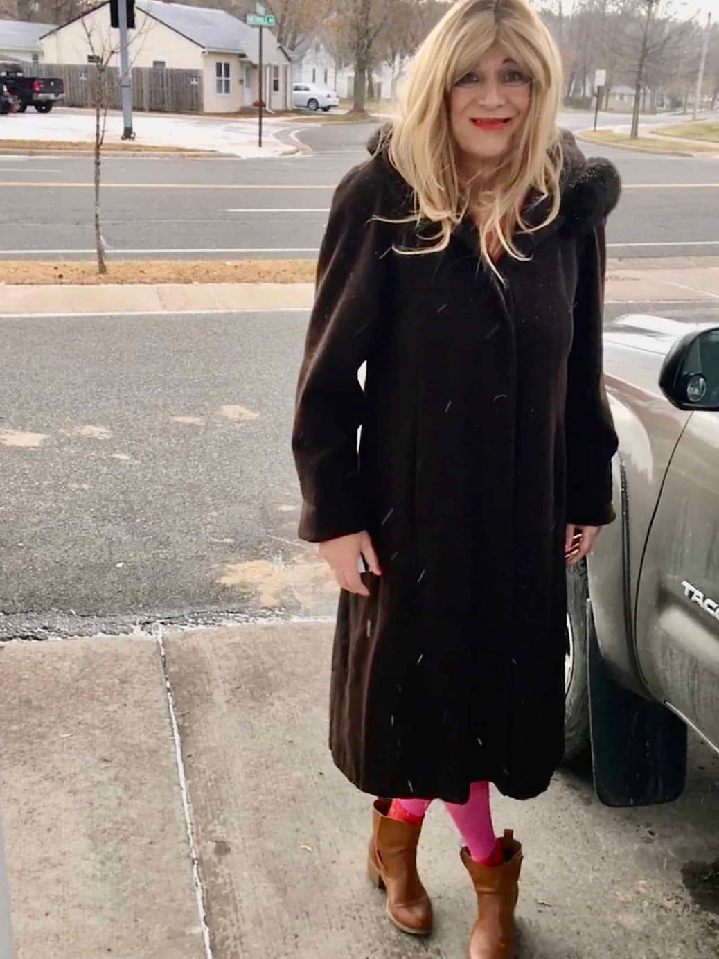 Hot pink tights. – Crossdresser Heaven