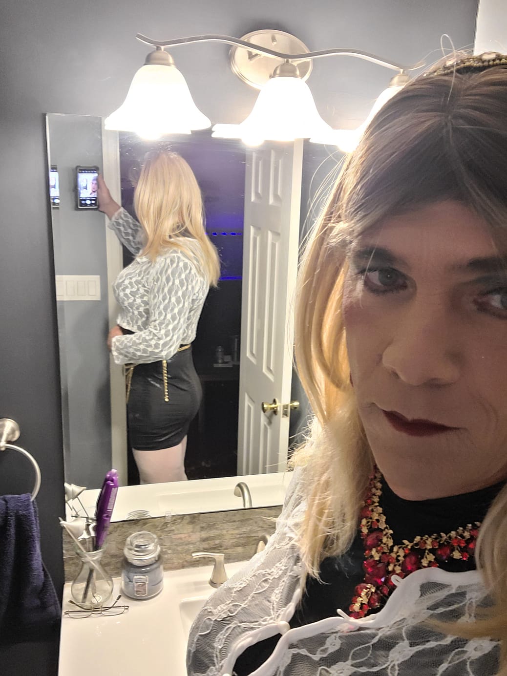 Just A Quick Selfie – Crossdresser Heaven