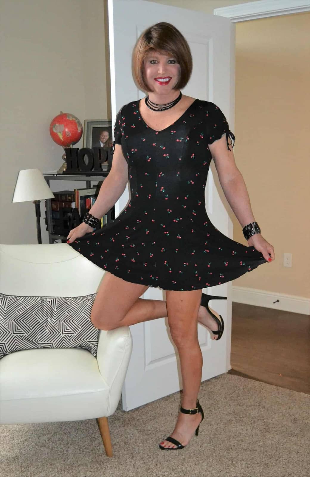 Scarlett Loves LBDs! – Crossdresser Heaven