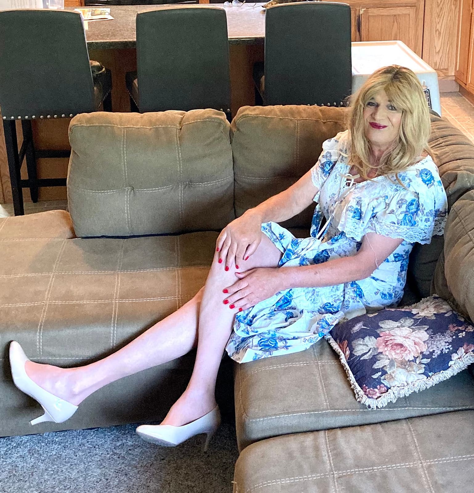 Relaxing with femme time. – Crossdresser Heaven