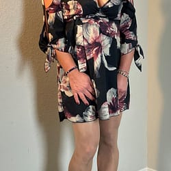 Split-sleeve dress with hibiscus floral print