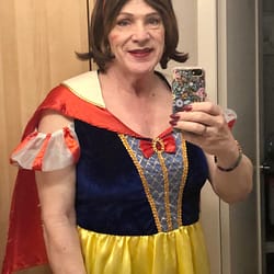 Getting Snow White ready for her show