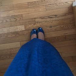 I love blue polished pumps and 50’s housewife outfits