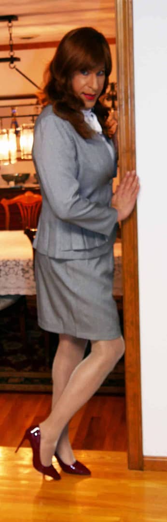 New business skirt suit – Crossdresser Heaven