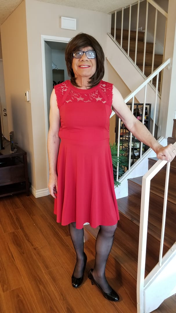 Iove a red dress – Crossdresser Heaven