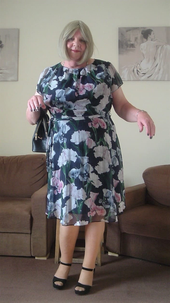 ‘Sunday Chiffon’ – Crossdresser Heaven