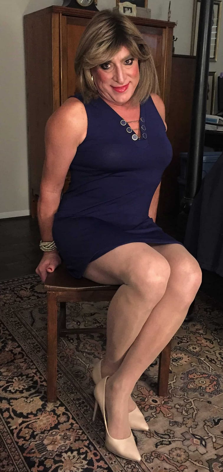 What I’ve learned about posing in a chair – Crossdresser Heaven