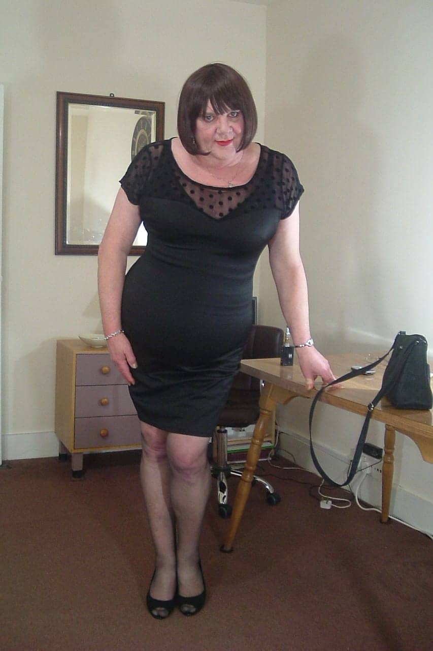 Table for one – Crossdresser Heaven