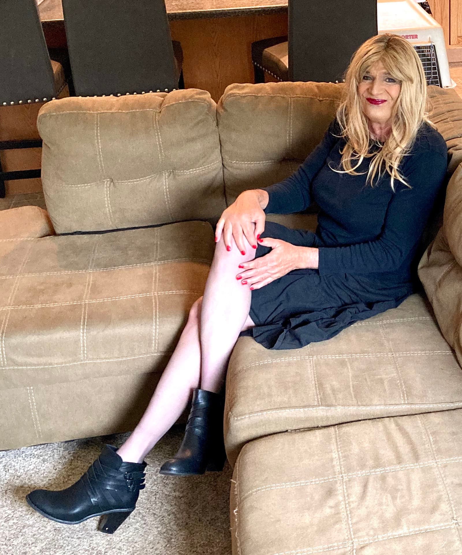 Relaxing with a little girl time. – Crossdresser Heaven