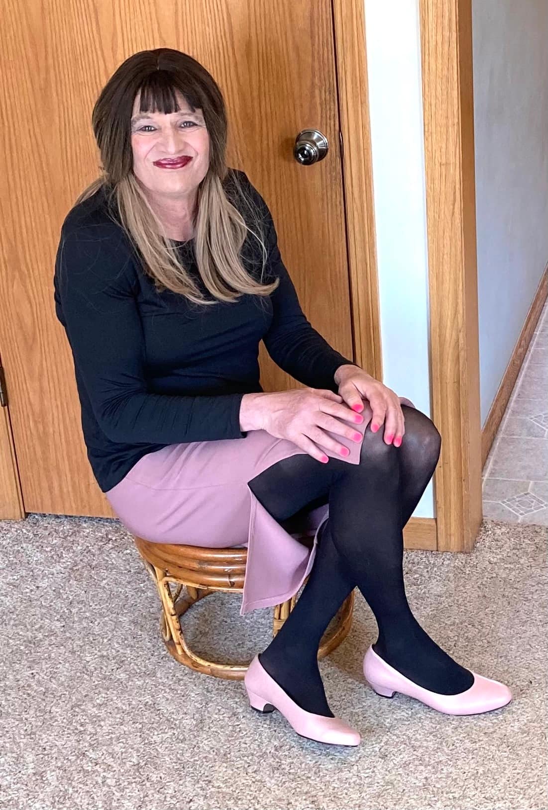 Black top, pink skirt, black tights and pink flats. – Crossdresser Heaven