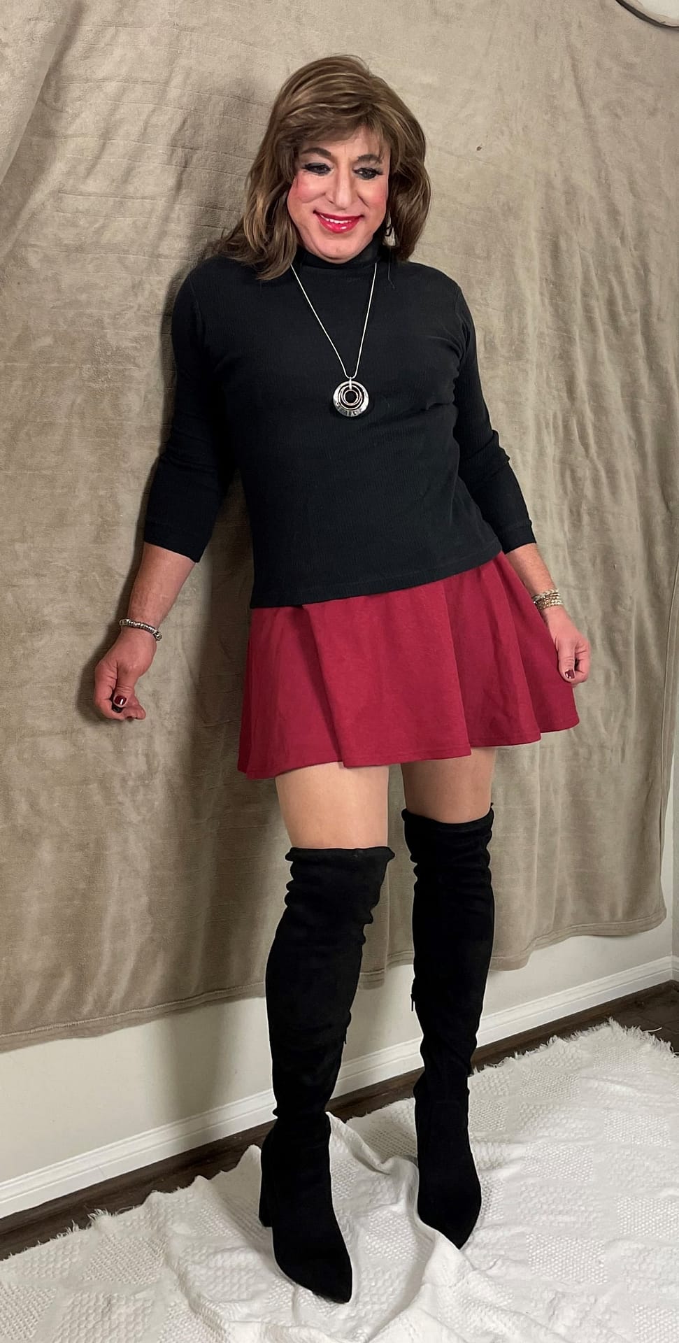 Another simple outfit with over-the-knee boots – Crossdresser Heaven