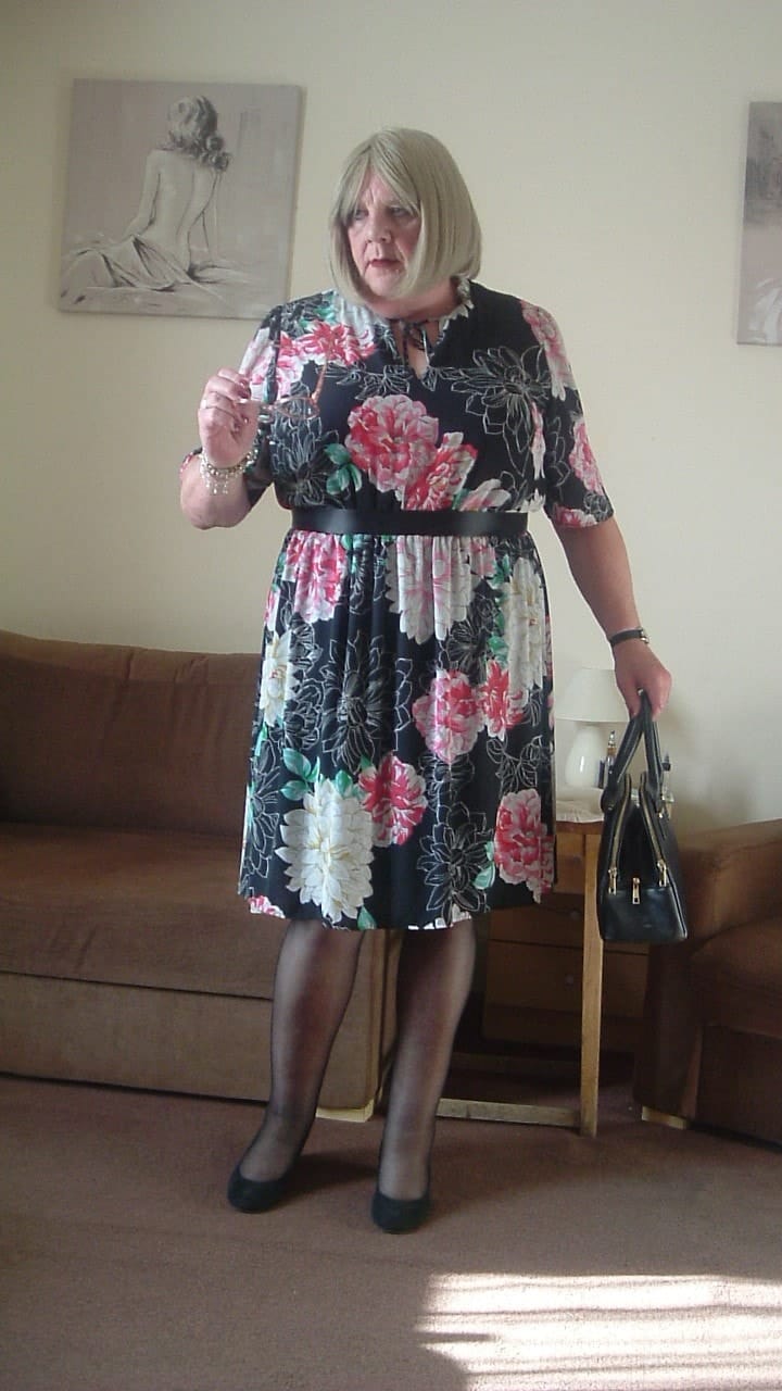 ‘Big Blooms’ – Crossdresser Heaven