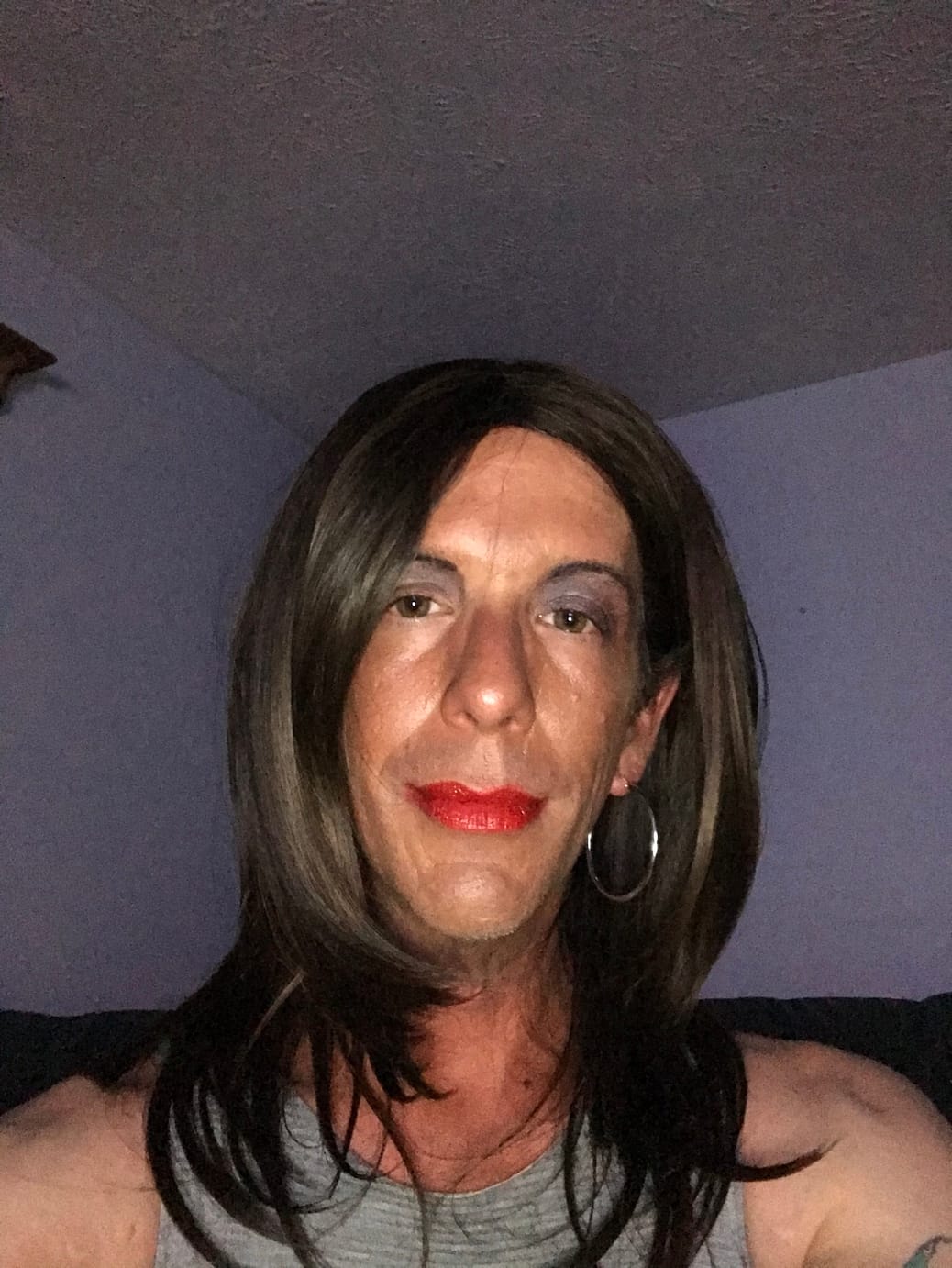 Playing with makeup – Transgender Heaven